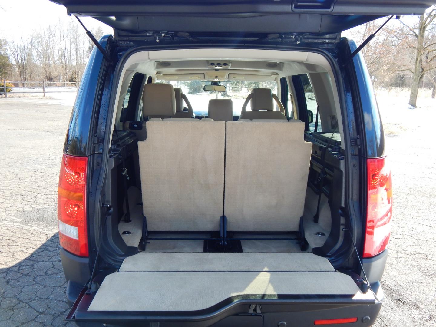 2008 Black /Tan Leather Land Rover LR3 SE (SALAE25488A) with an 4.4L V8 DOHC 32V engine, 6-Speed Automatic Overdrive transmission, located at 6528 Lower York Road, New Hope, PA, 18938, (215) 862-9555, 40.358707, -74.977882 - Photo#13